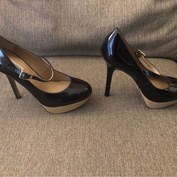 👡Authentic Steve Madden Blue/Cream Patent Leather, Size 10 - Picture 3 of 6